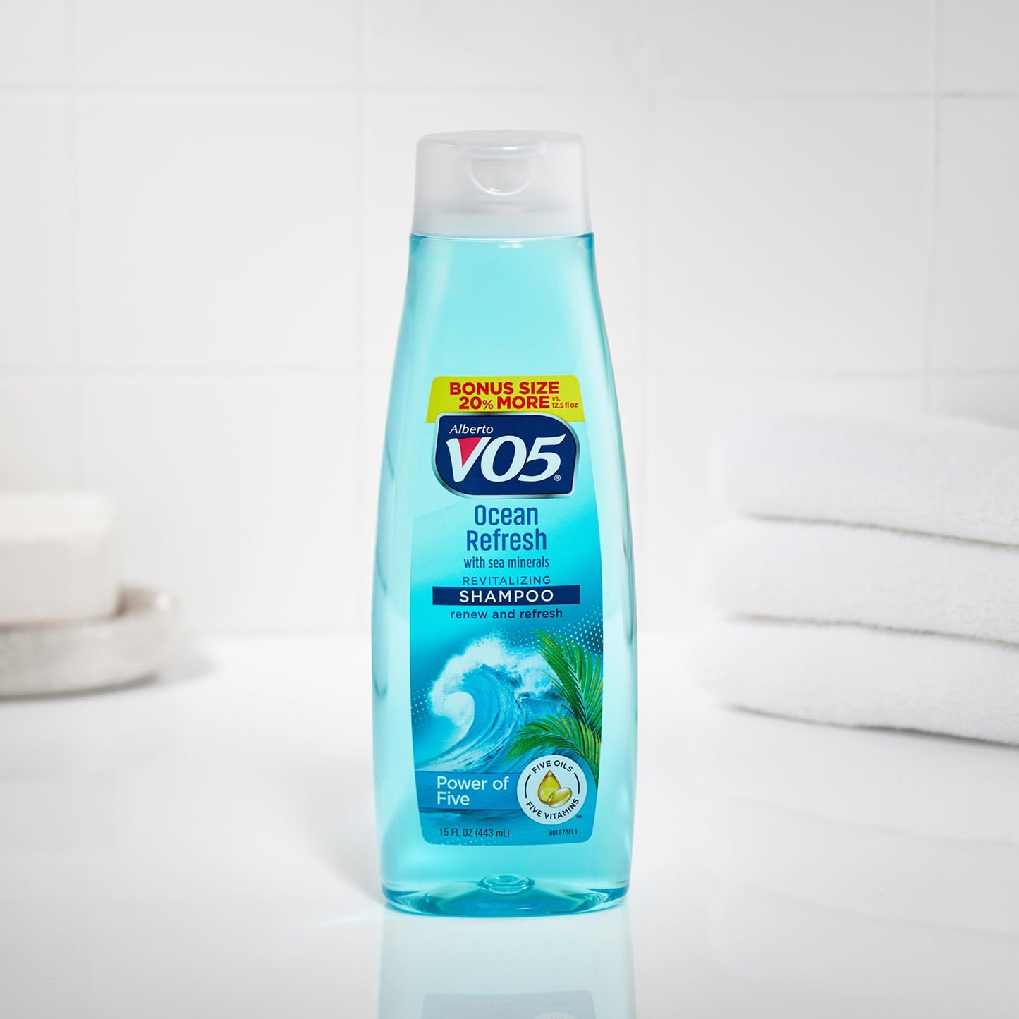 Alberto VO5 Ocean Refresh Revitalizing Shampoo - Moisturizing Shampoo with Sea Minerals - Fresh Ocean Fragrance - Five Oils and Vitamins - 443 ml