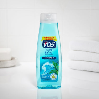 Alberto VO5 Ocean Refresh Revitalizing Shampoo - Moisturizing Shampoo with Sea Minerals - Fresh Ocean Fragrance - Five Oils and Vitamins - 443 ml