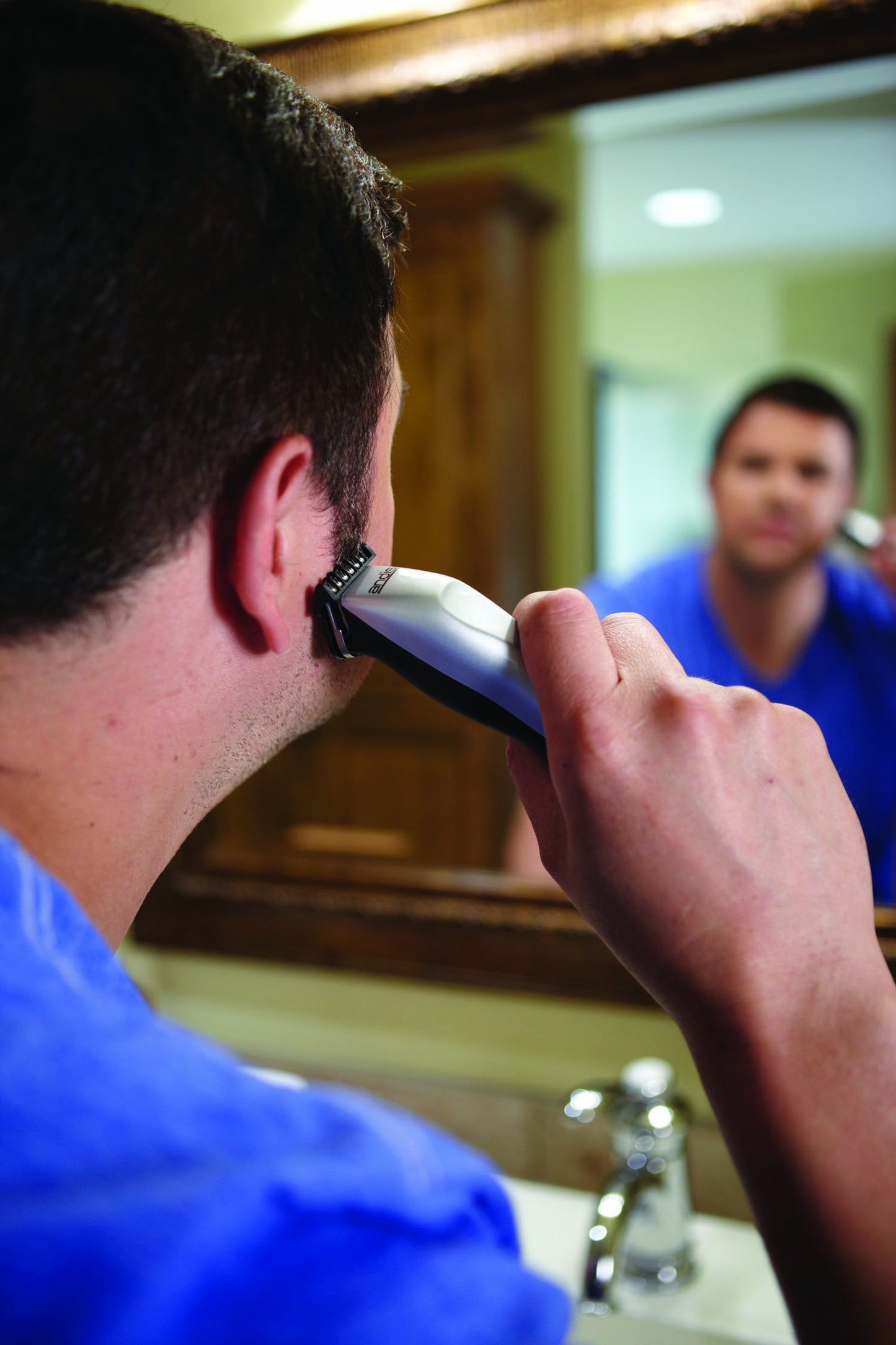 Andis Men 22725 VersaTrim Corded/Cordless Hair & Beard Trimmer Kit - Carbon Steel T-Blade for Close Cutting with Rechargeable Powerful Lithium-Ion Battery - Set of 14-Pieces, Silver